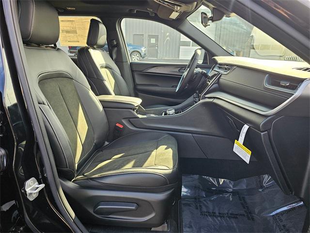 new 2025 Jeep Grand Cherokee car, priced at $42,749