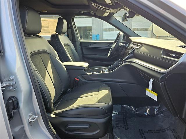 new 2025 Jeep Grand Cherokee car, priced at $42,638