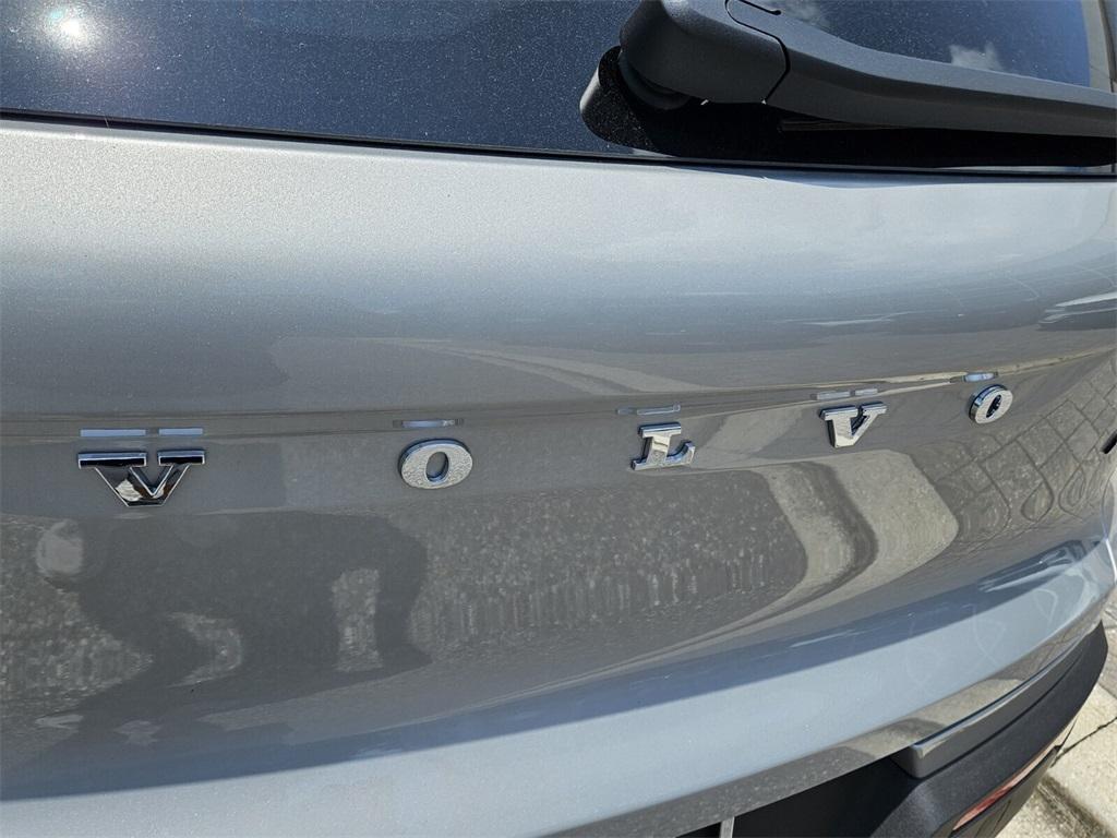 new 2025 Volvo XC40 car, priced at $51,015