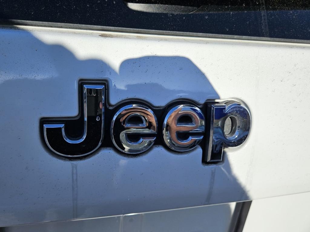 used 2019 Jeep Cherokee car, priced at $15,495