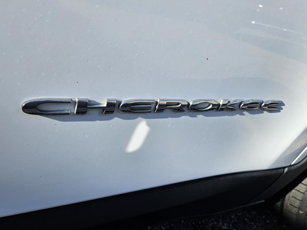 used 2019 Jeep Cherokee car, priced at $15,495