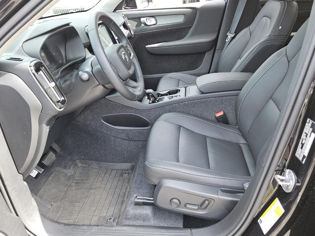 new 2025 Volvo XC40 car, priced at $45,465
