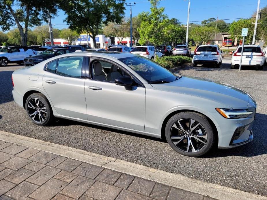 new 2024 Volvo S60 car