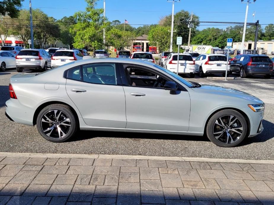 new 2024 Volvo S60 car