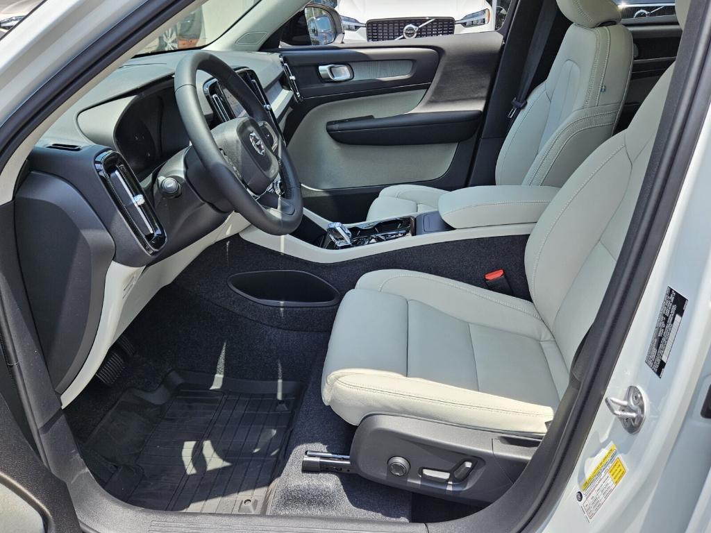new 2025 Volvo XC40 car, priced at $49,810