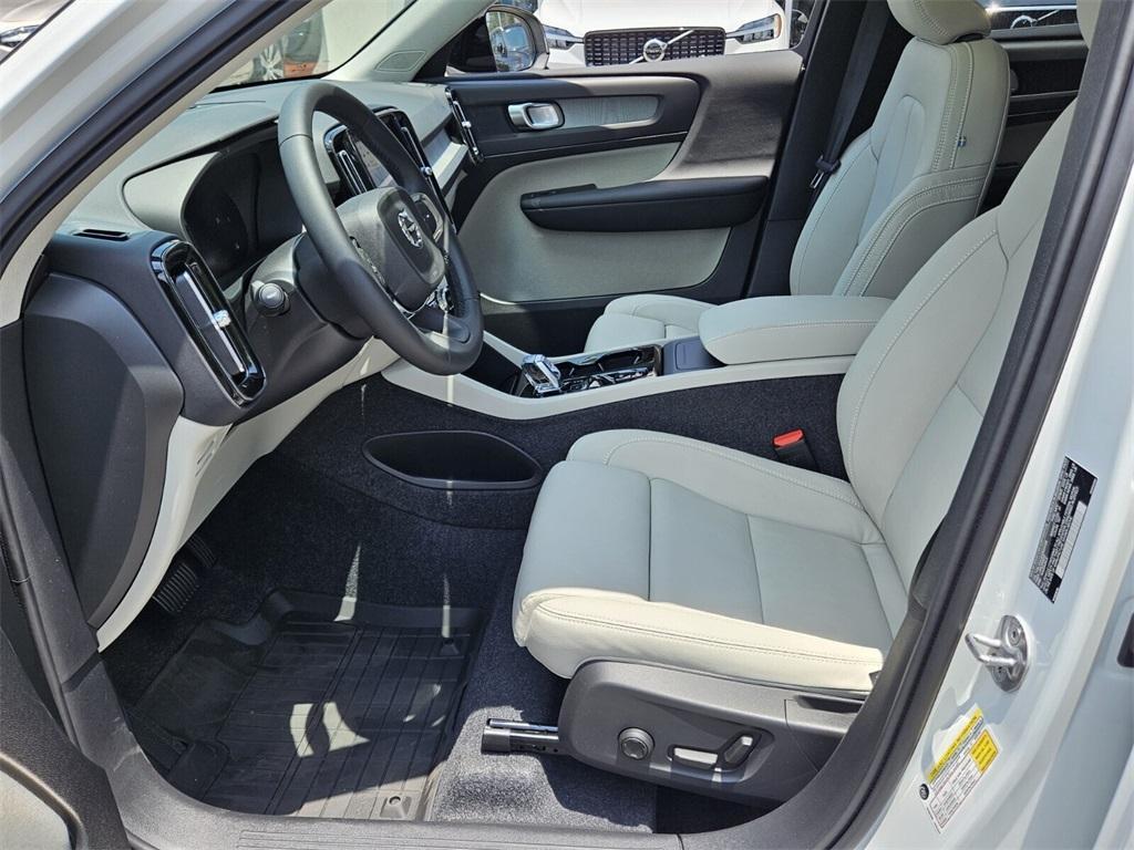 new 2025 Volvo XC40 car, priced at $49,810