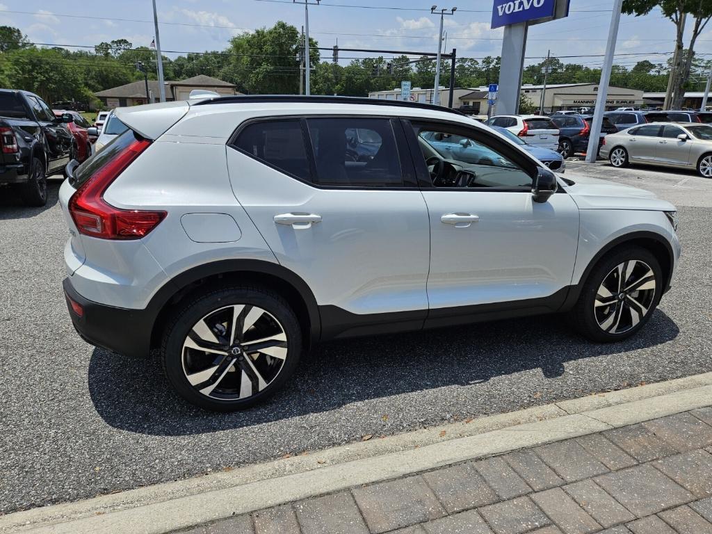 new 2025 Volvo XC40 car, priced at $49,810