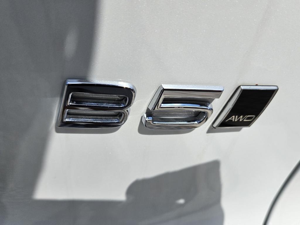 new 2025 Volvo XC40 car, priced at $48,335