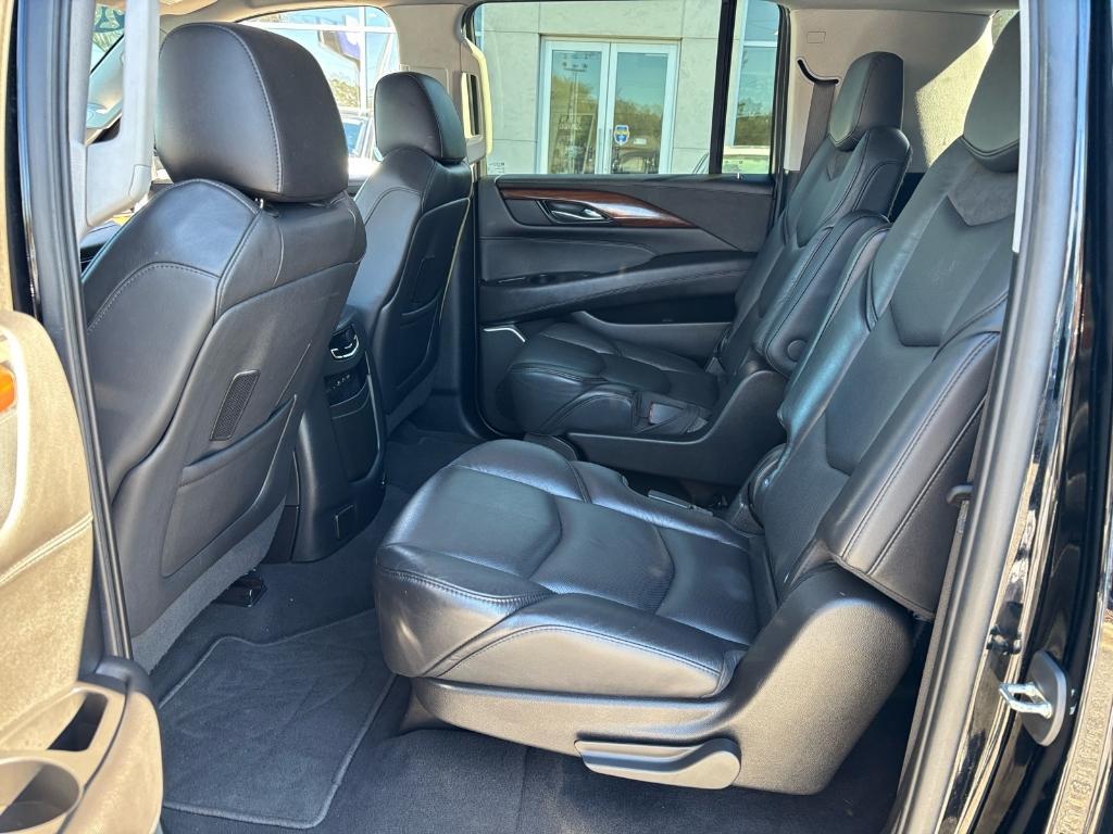 used 2020 Cadillac Escalade ESV car, priced at $37,495