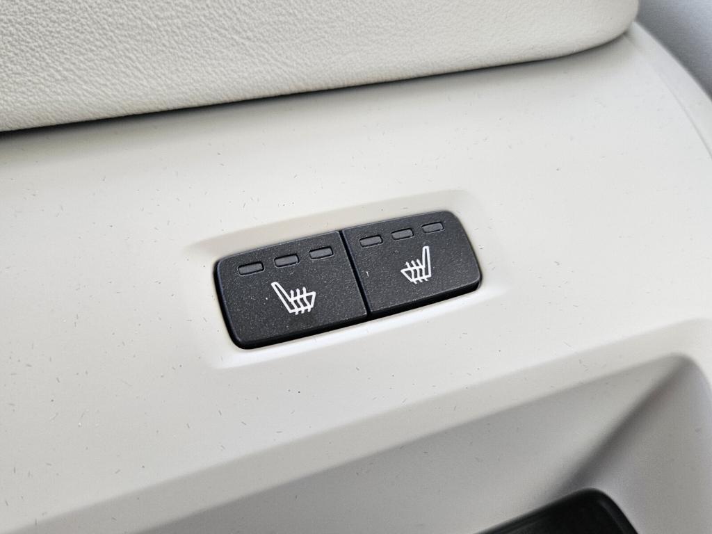 new 2025 Volvo XC60 car, priced at $55,360