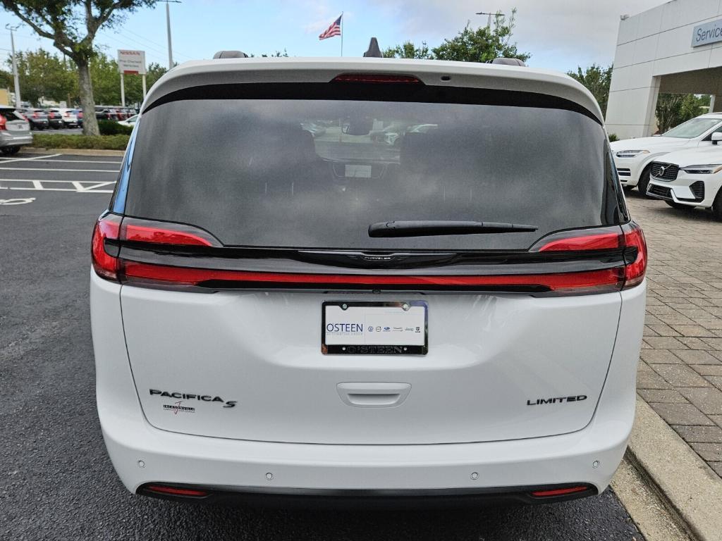 used 2024 Chrysler Pacifica car, priced at $39,995