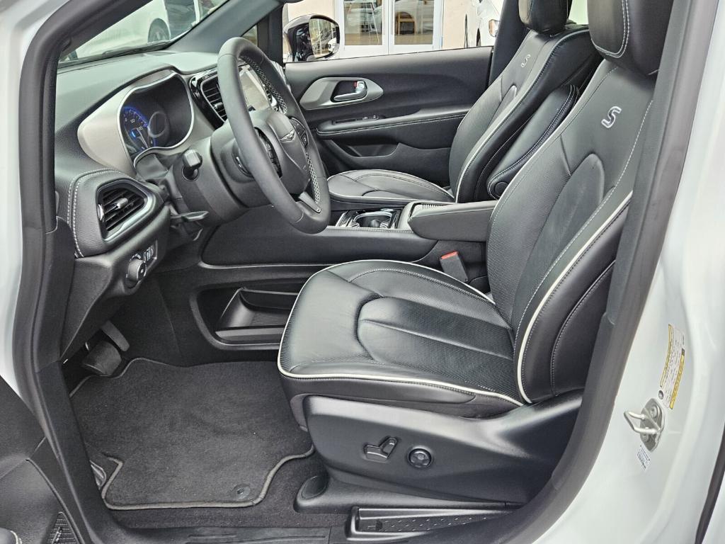 used 2024 Chrysler Pacifica car, priced at $39,995