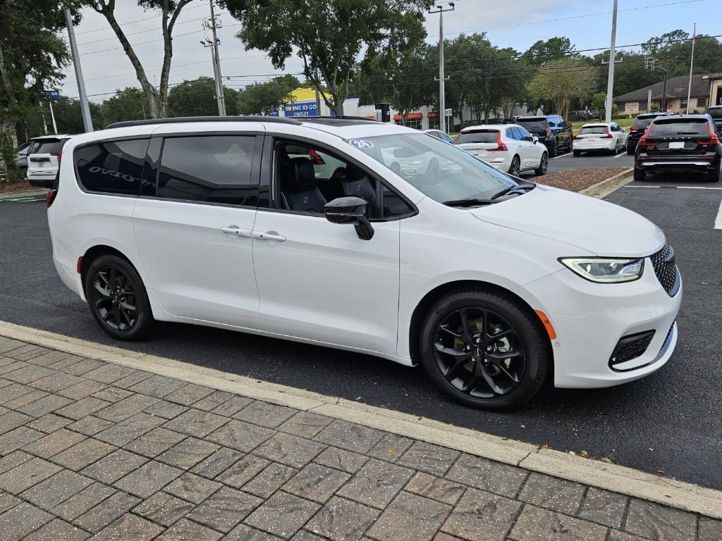 used 2024 Chrysler Pacifica car, priced at $39,995