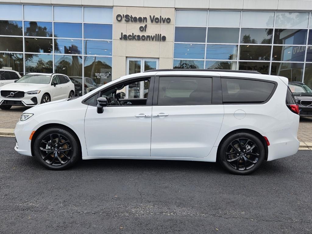 used 2024 Chrysler Pacifica car, priced at $39,995