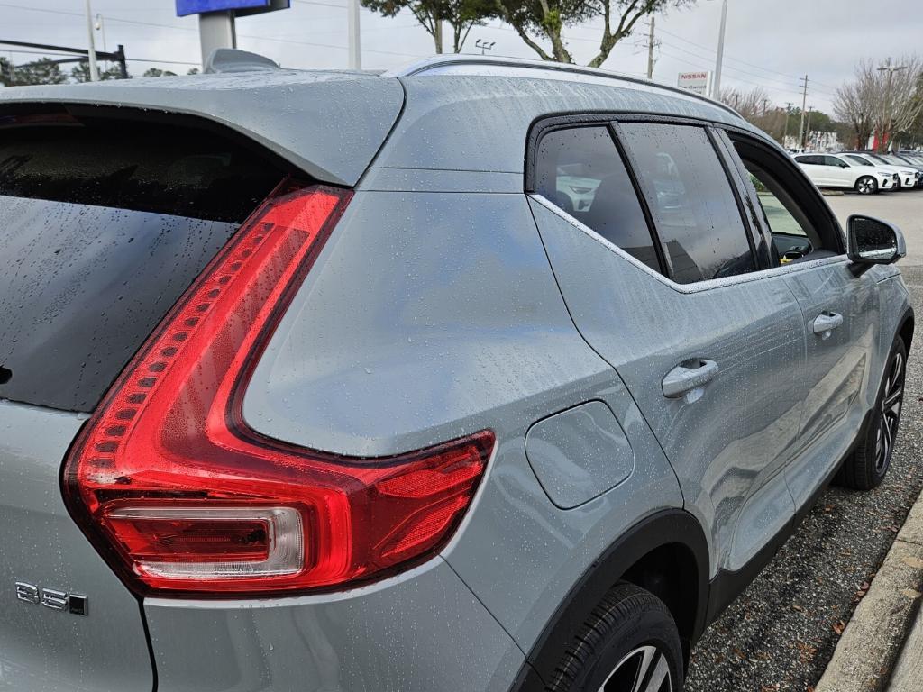 new 2025 Volvo XC40 car, priced at $51,015