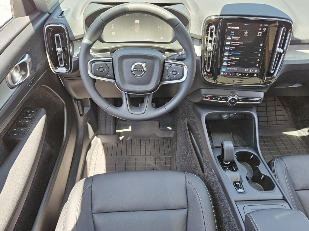 new 2025 Volvo XC40 car, priced at $45,485