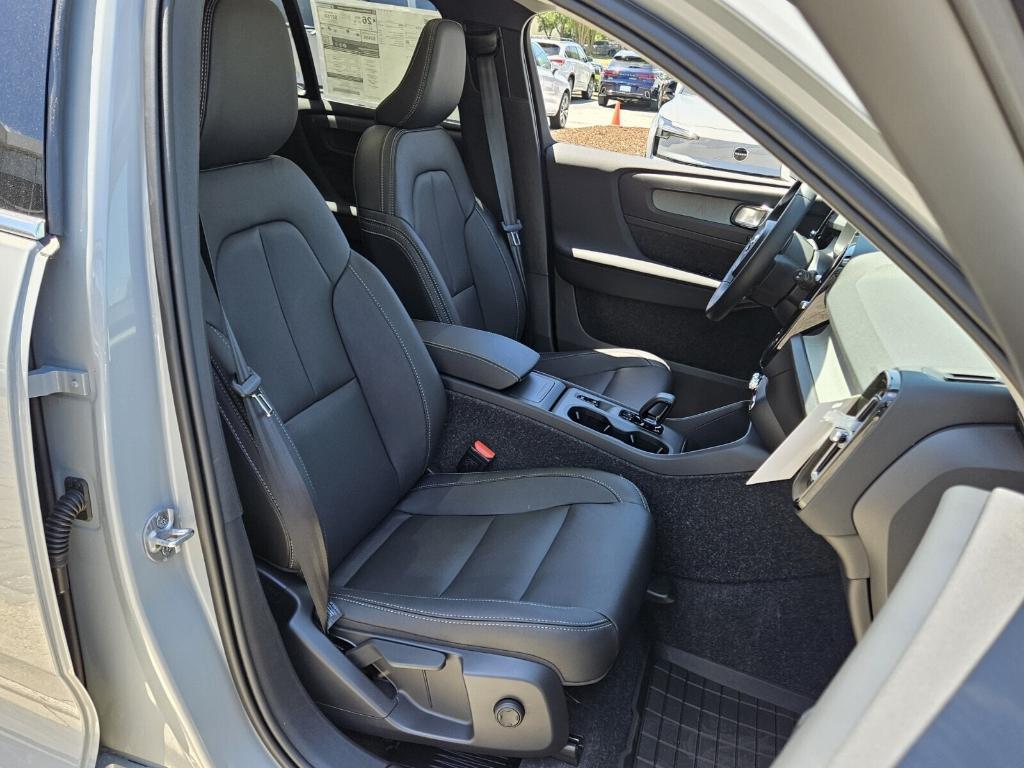 new 2025 Volvo XC40 car, priced at $45,485