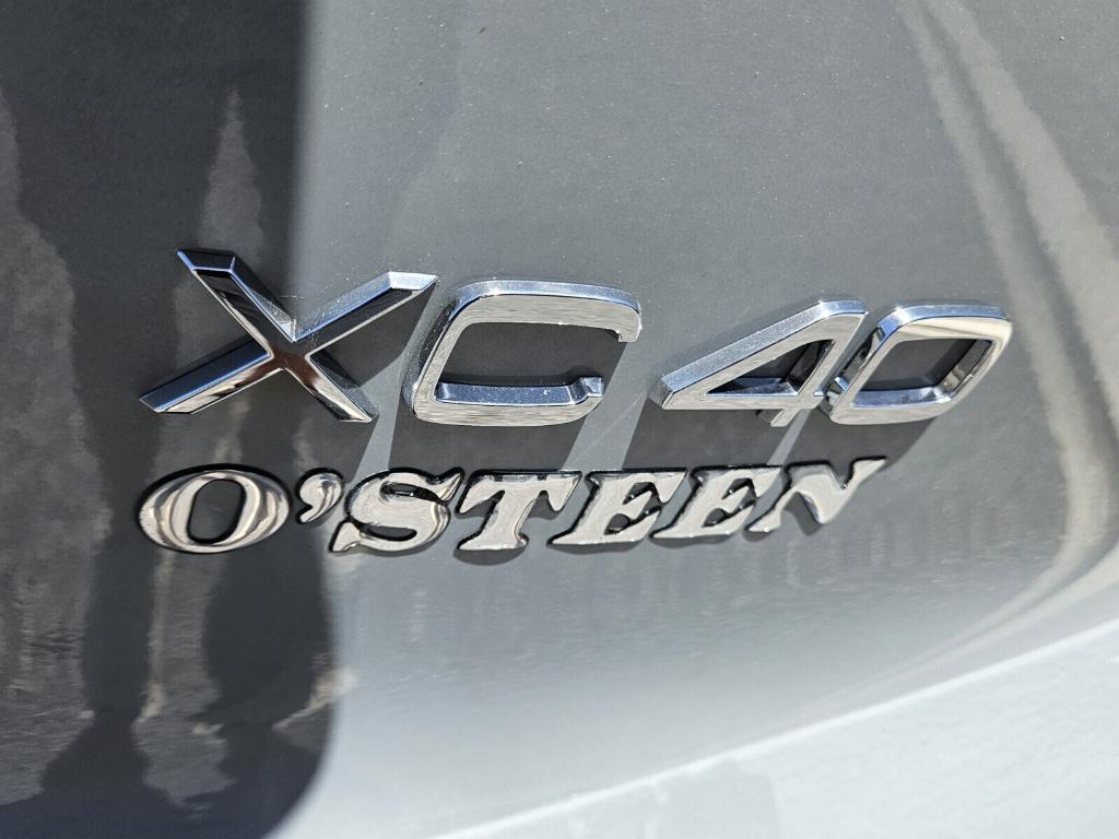 new 2025 Volvo XC40 car, priced at $45,485