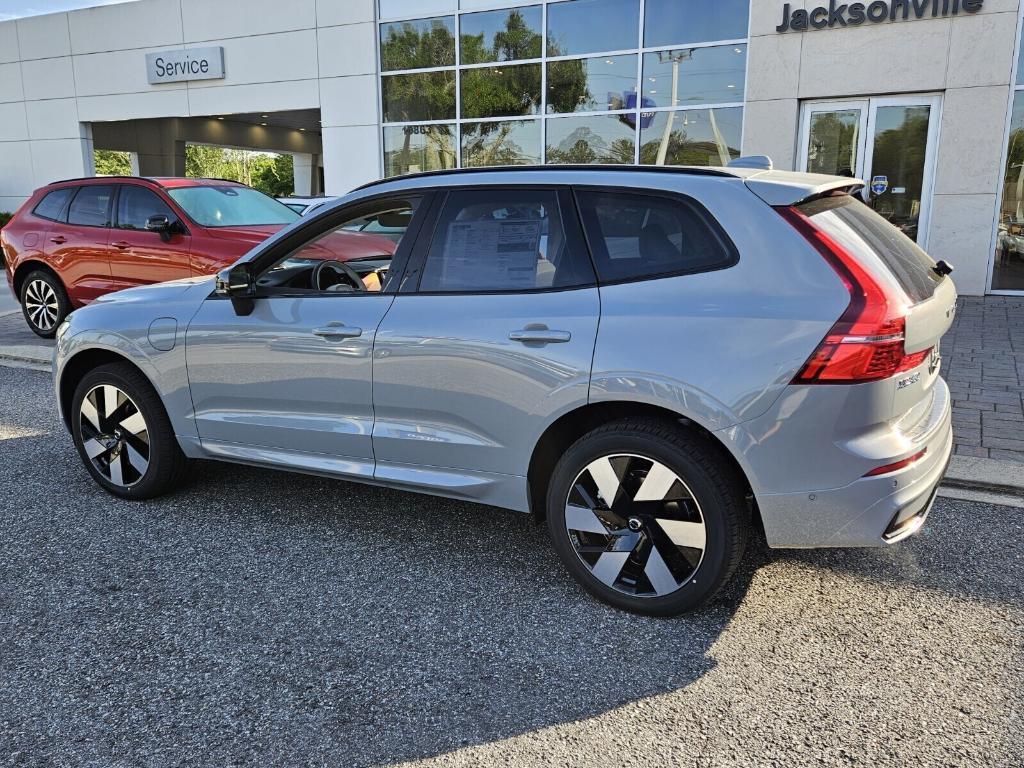 new 2025 Volvo XC60 Plug-In Hybrid car