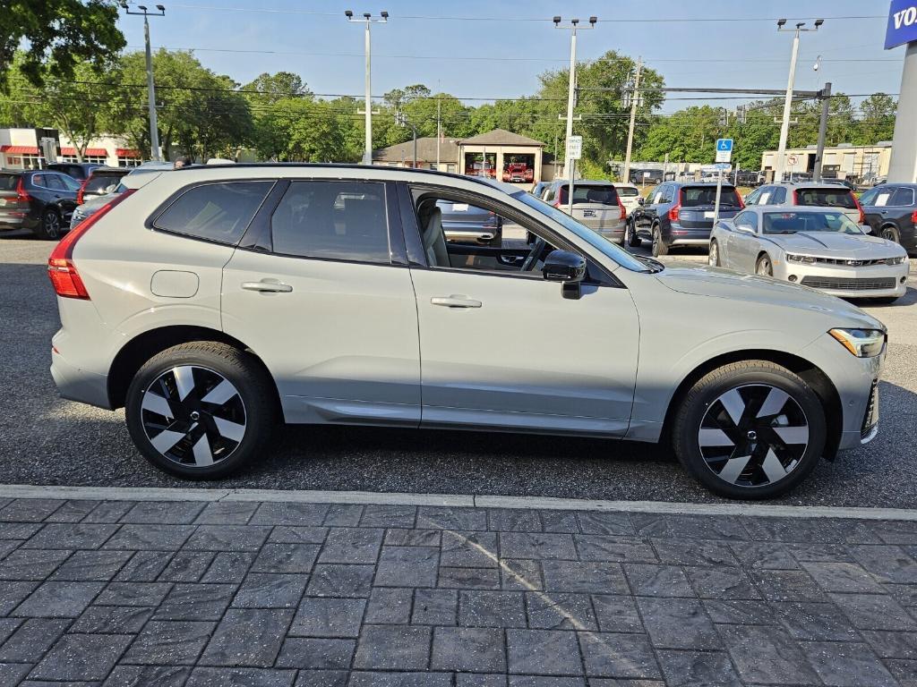 new 2025 Volvo XC60 Plug-In Hybrid car
