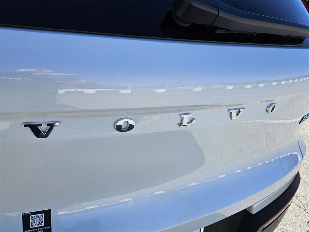 new 2025 Volvo XC40 car