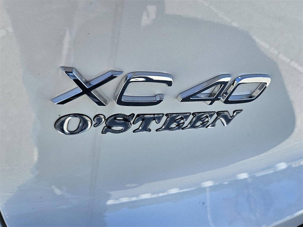 new 2025 Volvo XC40 car