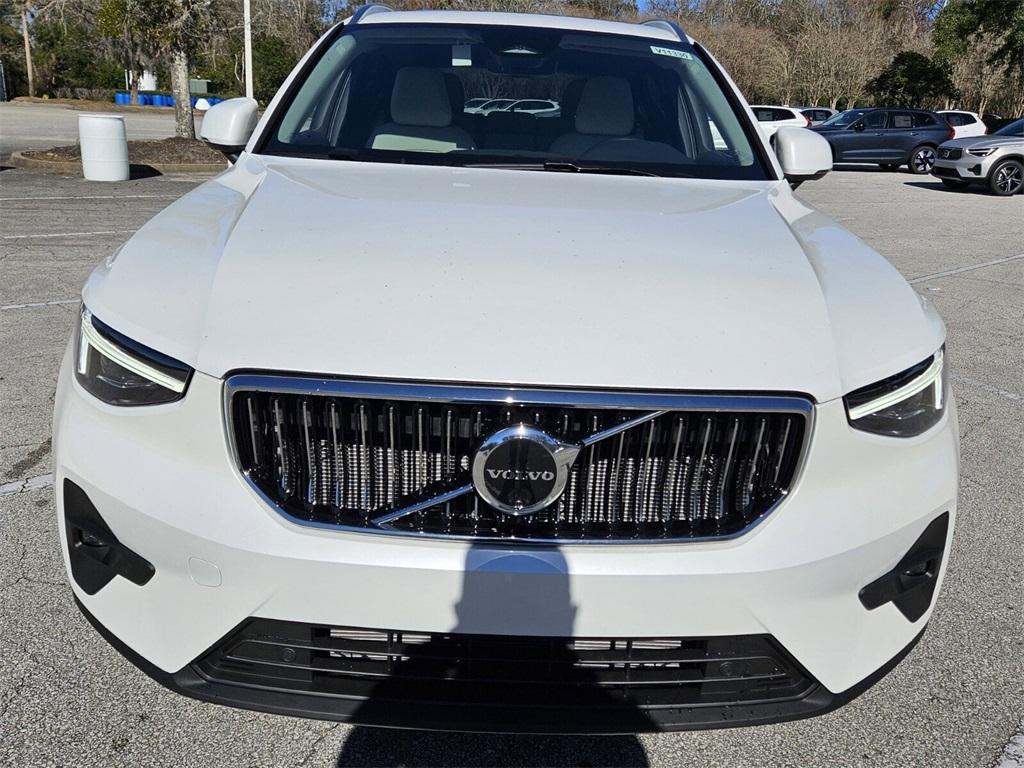 new 2025 Volvo XC40 car