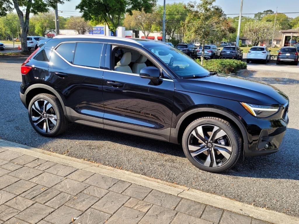 new 2024 Volvo XC40 car