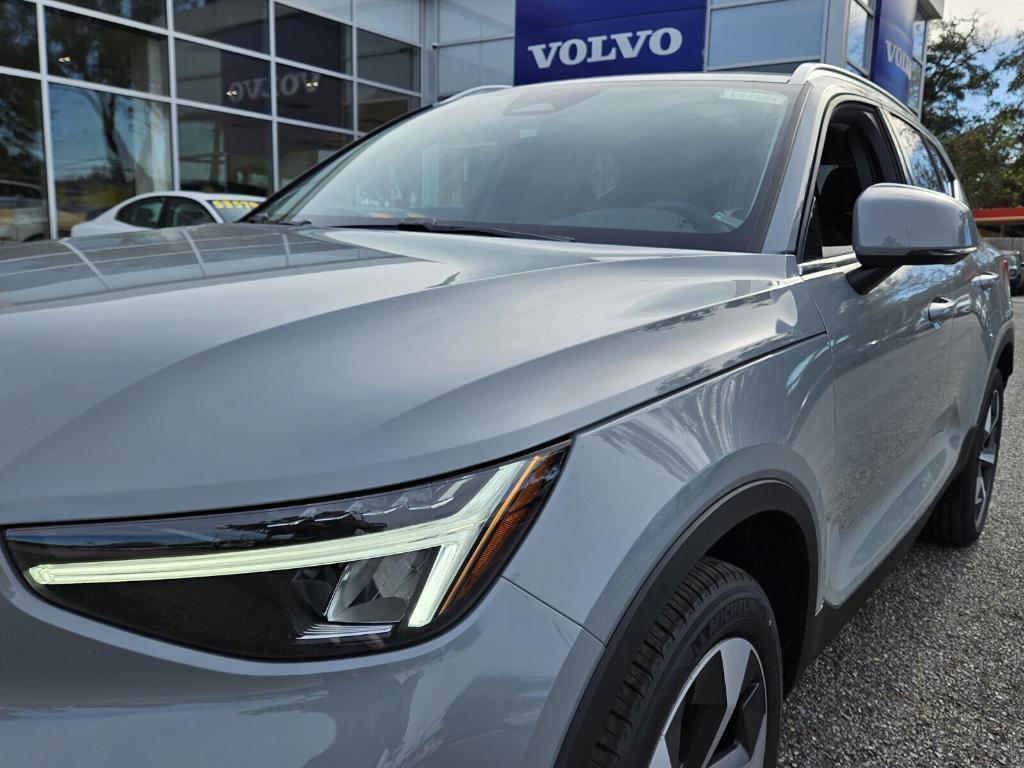new 2025 Volvo XC40 car, priced at $45,465