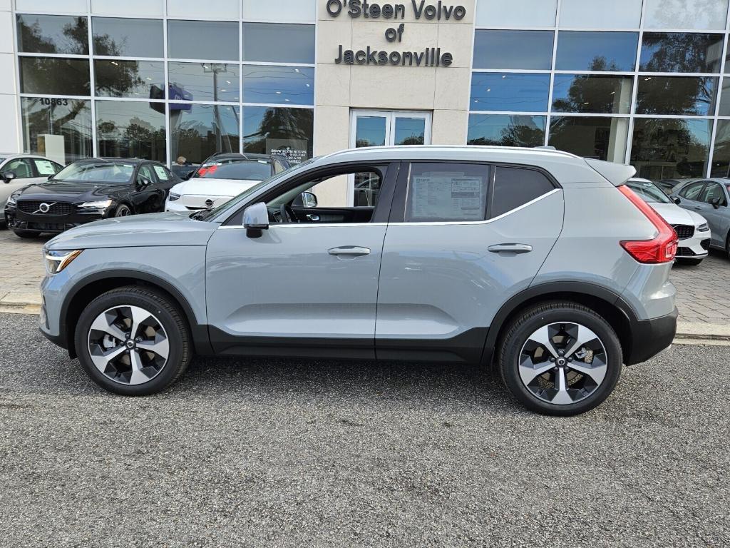 new 2025 Volvo XC40 car, priced at $45,465