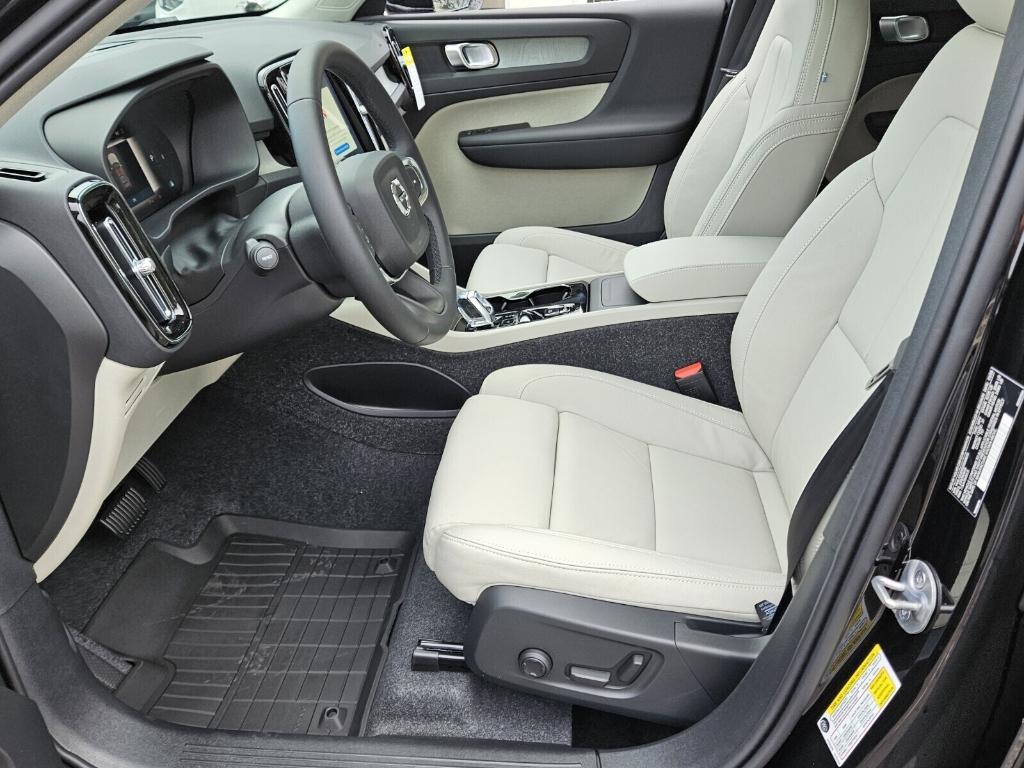 new 2025 Volvo XC40 car, priced at $48,335
