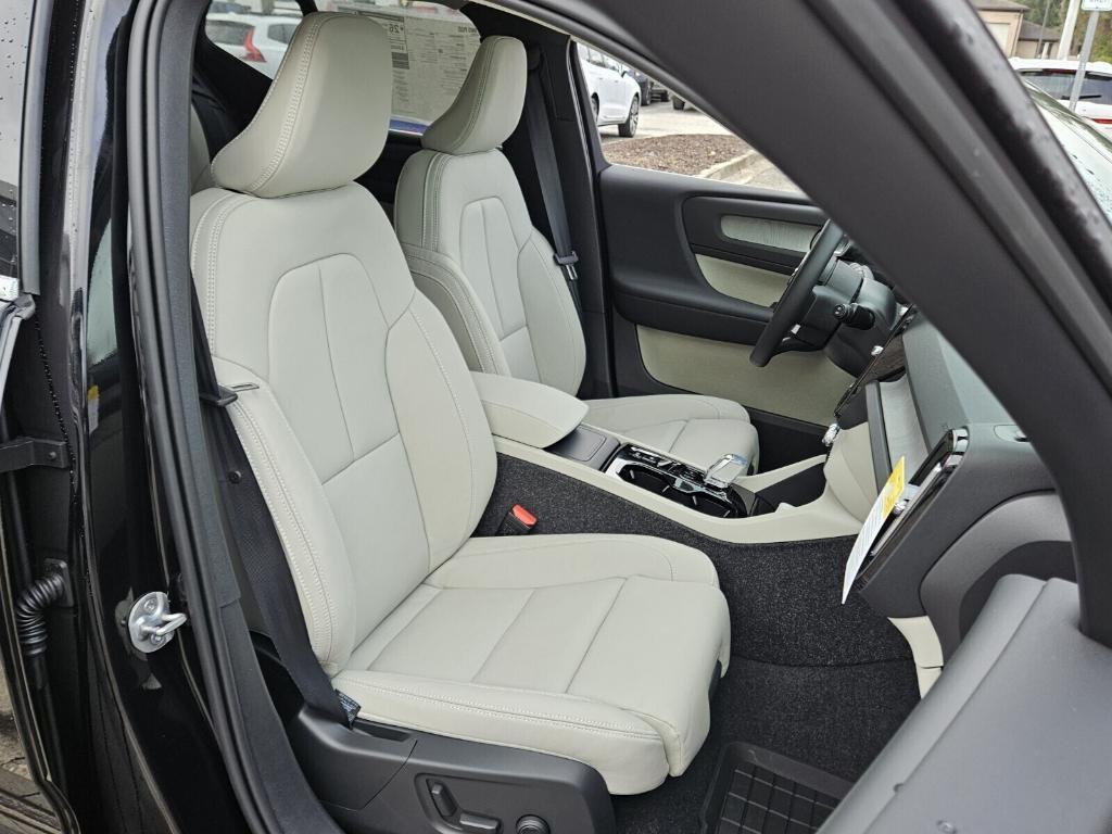 new 2025 Volvo XC40 car, priced at $48,335