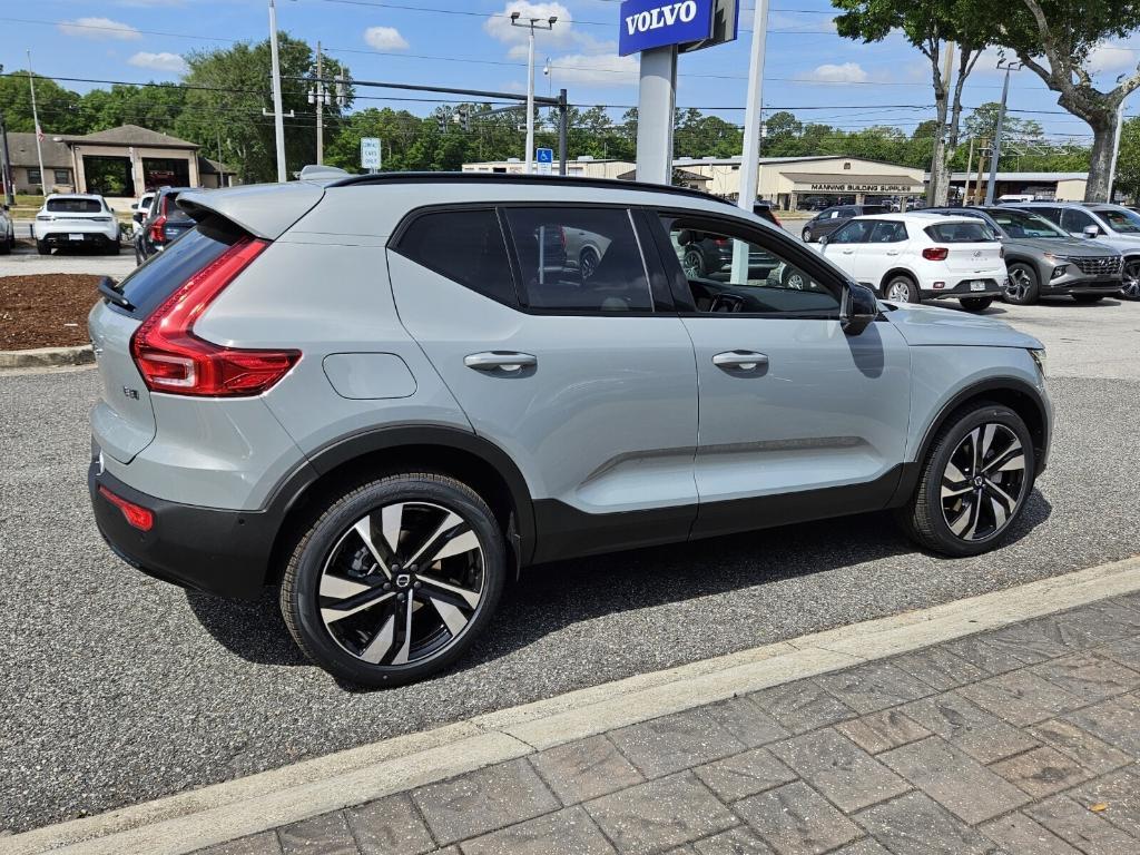 new 2025 Volvo XC40 car, priced at $51,565