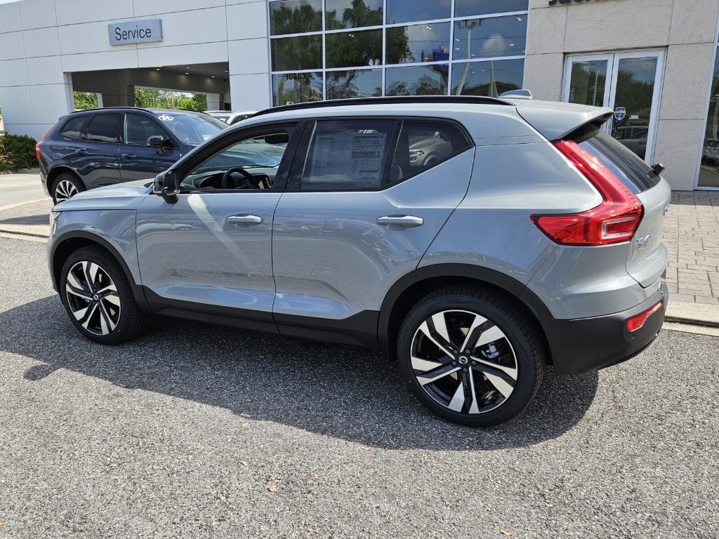 new 2025 Volvo XC40 car, priced at $51,565