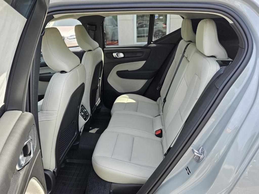 new 2025 Volvo XC40 car, priced at $51,565