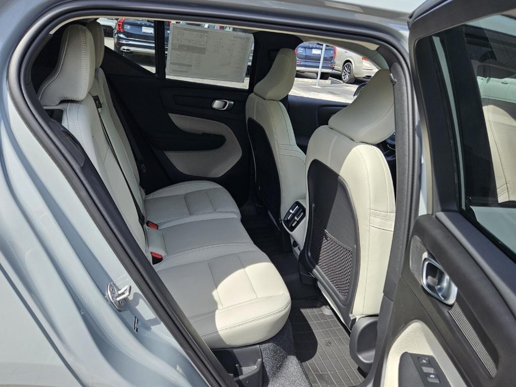 new 2025 Volvo XC40 car, priced at $51,565