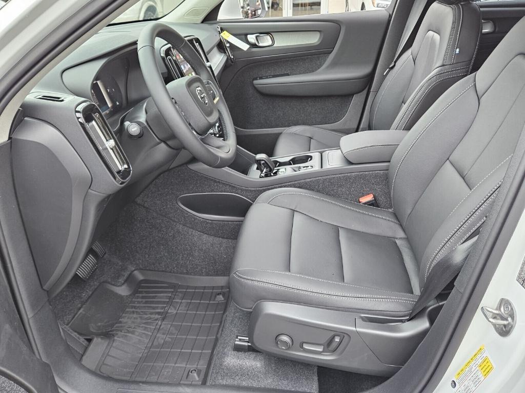 new 2025 Volvo XC40 car, priced at $45,485