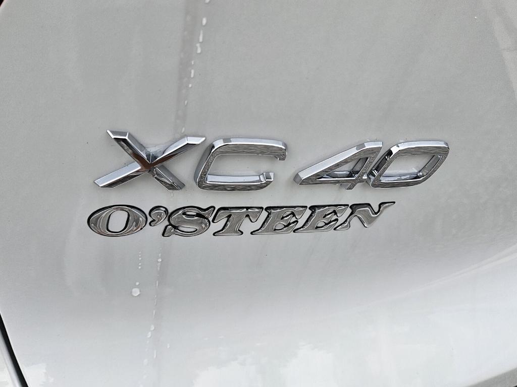 new 2025 Volvo XC40 car, priced at $45,485