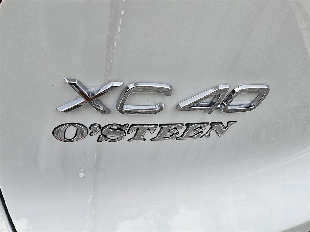 new 2025 Volvo XC40 car, priced at $45,485