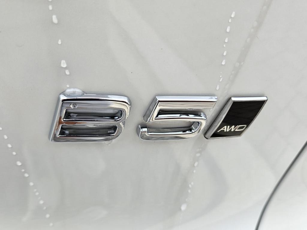 new 2025 Volvo XC40 car, priced at $45,485