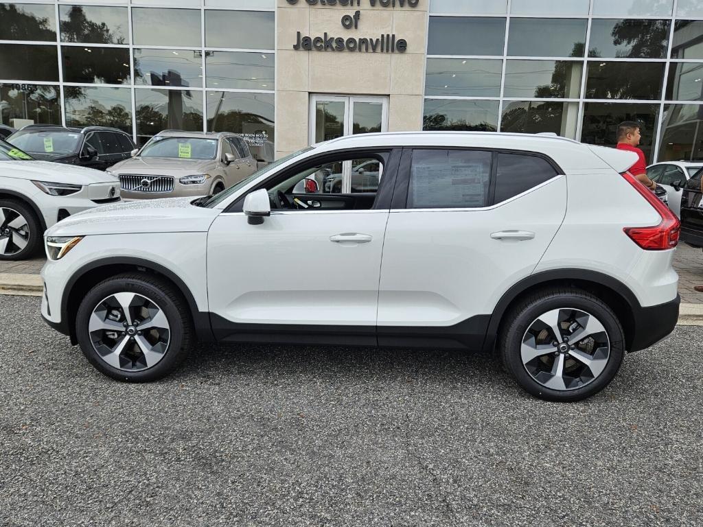 new 2025 Volvo XC40 car, priced at $45,485