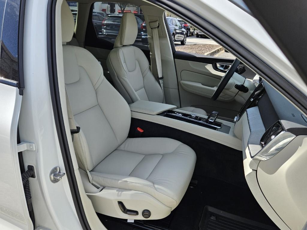 new 2025 Volvo XC60 car, priced at $54,610