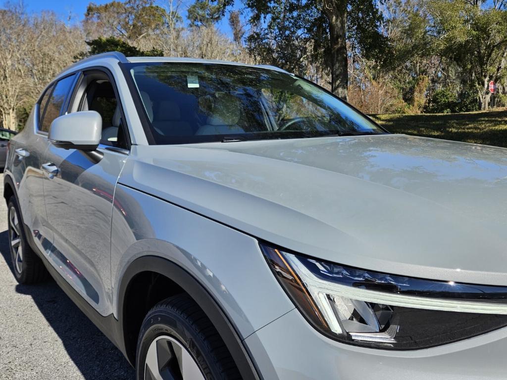 new 2025 Volvo XC40 car, priced at $46,795