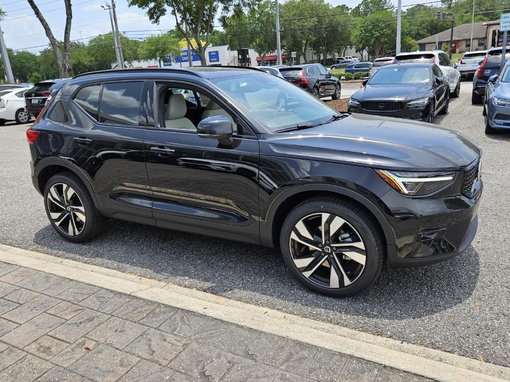 new 2025 Volvo XC40 car, priced at $51,565