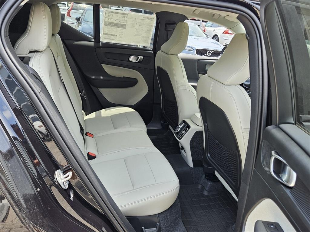 new 2025 Volvo XC40 car, priced at $51,565