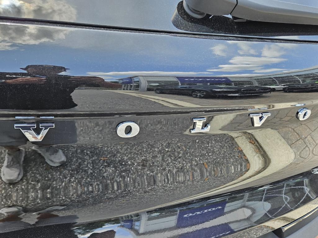 new 2025 Volvo XC40 car, priced at $51,565