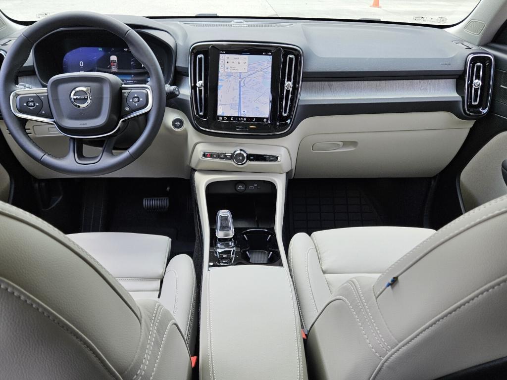 new 2025 Volvo XC40 car, priced at $51,565