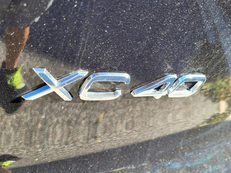 used 2024 Volvo XC40 car