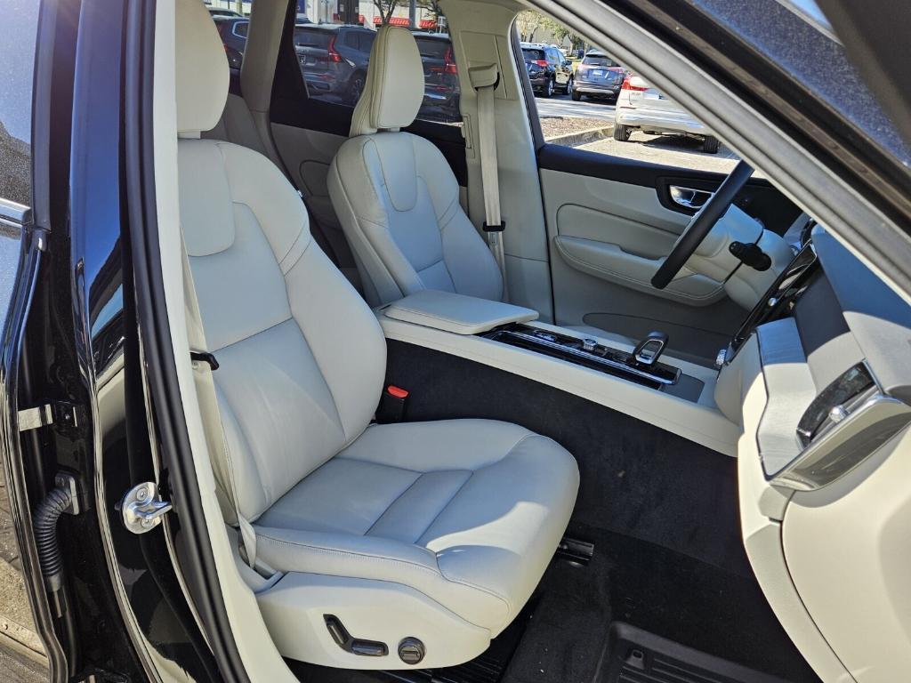 new 2025 Volvo XC60 car, priced at $55,335