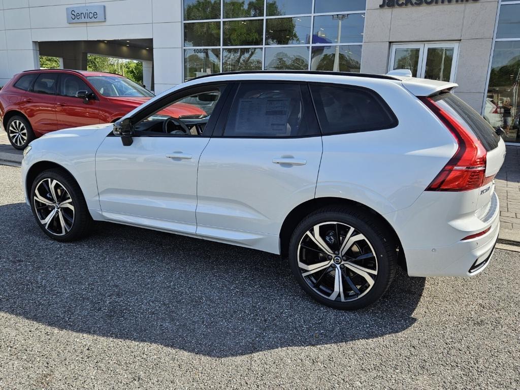 new 2025 Volvo XC60 car, priced at $60,660